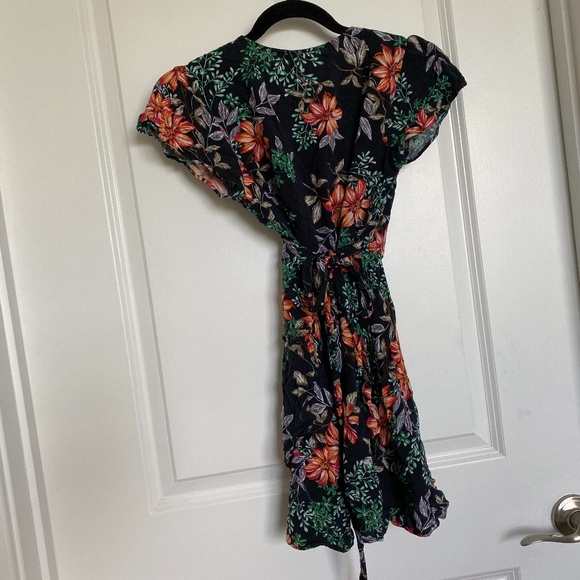 Forever 21 Floral Wrap Dress - Picture 2 of 4